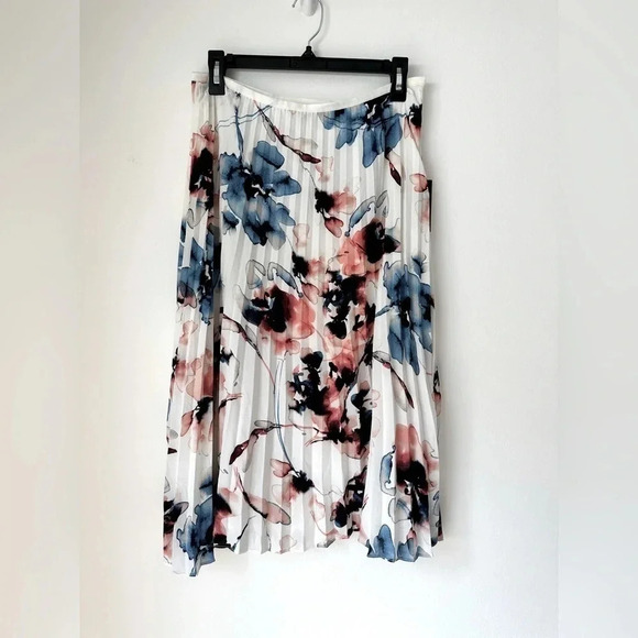 DKNY Skirt Midi White Chiffon Floral Pleated Lightweight Resort Office Work - Picture 1 of 10